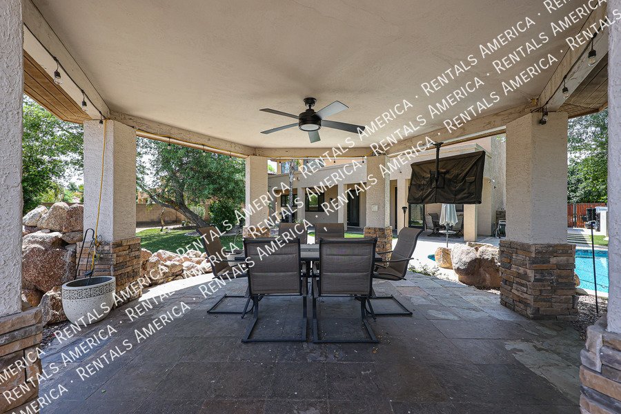 MOVE IN SPECIAL- 5 bedroom 3.5 bath home in Gilbert property image