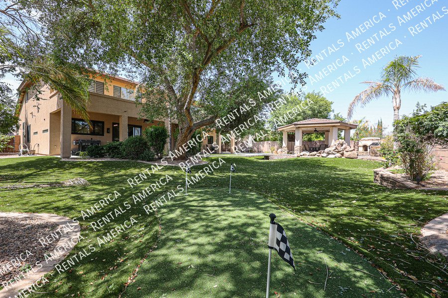 MOVE IN SPECIAL- 5 bedroom 3.5 bath home in Gilbert property image
