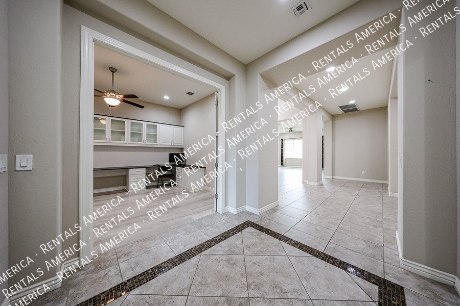 Spacious 4-Bedroom Home with Pool & Home Theater in Layton Lakes property image