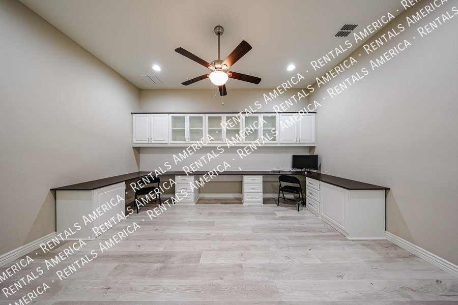 Spacious 4-Bedroom Home with Pool & Home Theater in Layton Lakes property image