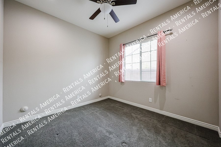 Spacious 4-Bedroom Home with Pool & Home Theater in Layton Lakes property image