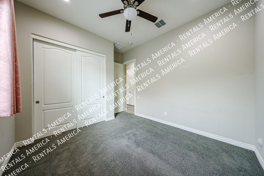 Spacious 4-Bedroom Home with Pool & Home Theater in Layton Lakes property image