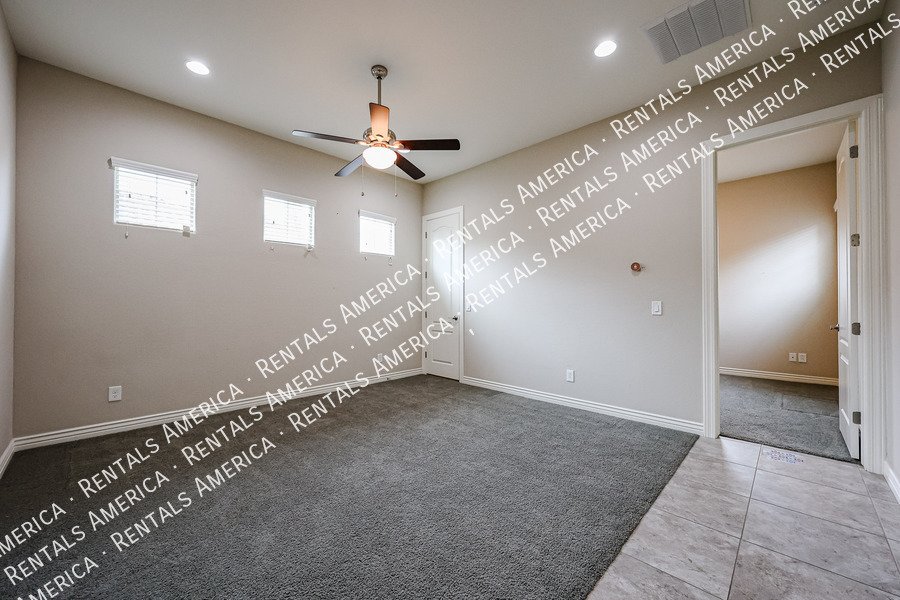 Spacious 4-Bedroom Home with Pool & Home Theater in Layton Lakes property image