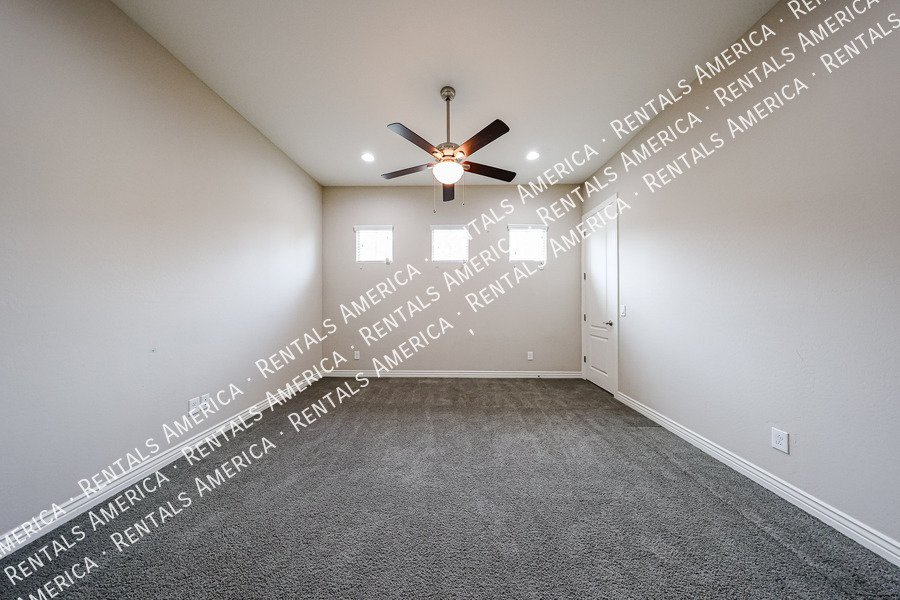 Spacious 4-Bedroom Home with Pool & Home Theater in Layton Lakes property image