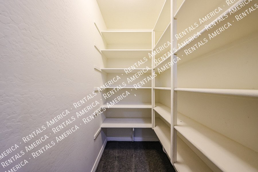 Spacious 4-Bedroom Home with Pool & Home Theater in Layton Lakes property image