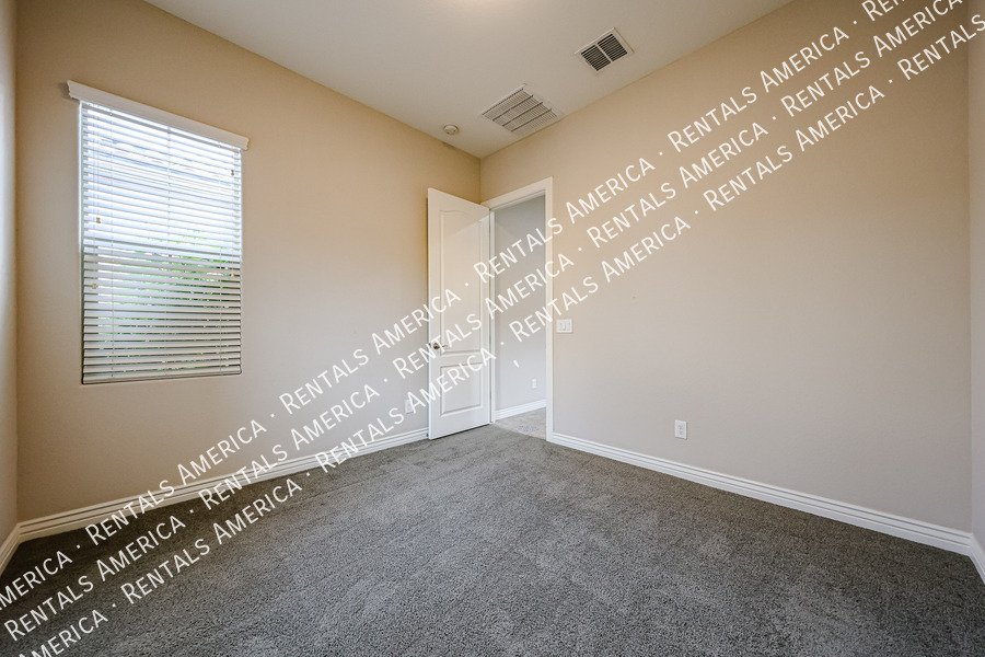Spacious 4-Bedroom Home with Pool & Home Theater in Layton Lakes property image