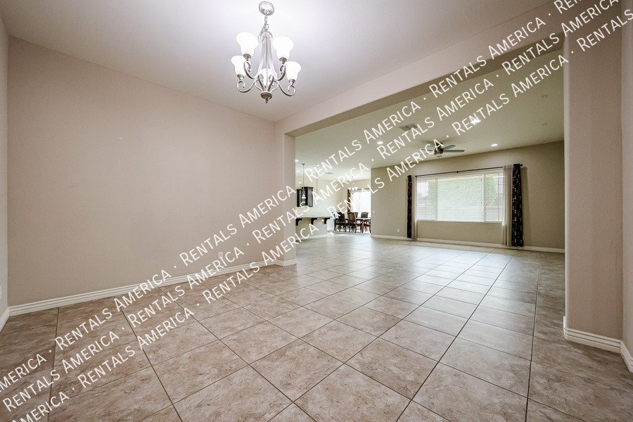 Spacious 4-Bedroom Home with Pool & Home Theater in Layton Lakes property image