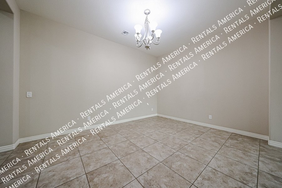 Spacious 4-Bedroom Home with Pool & Home Theater in Layton Lakes property image