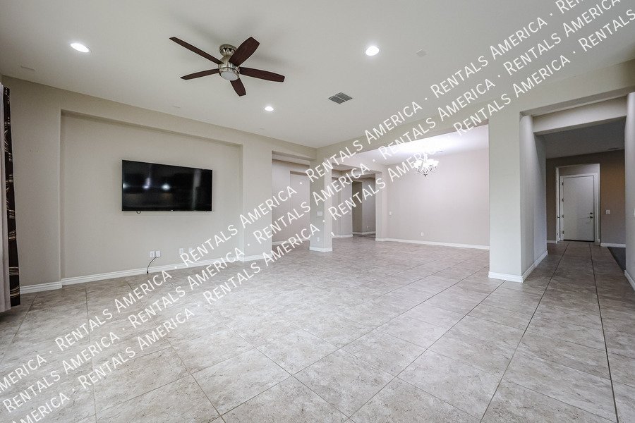 Spacious 4-Bedroom Home with Pool & Home Theater in Layton Lakes property image