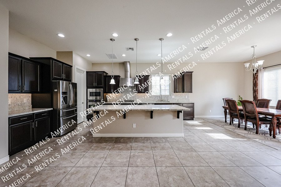 Spacious 4-Bedroom Home with Pool & Home Theater in Layton Lakes property image