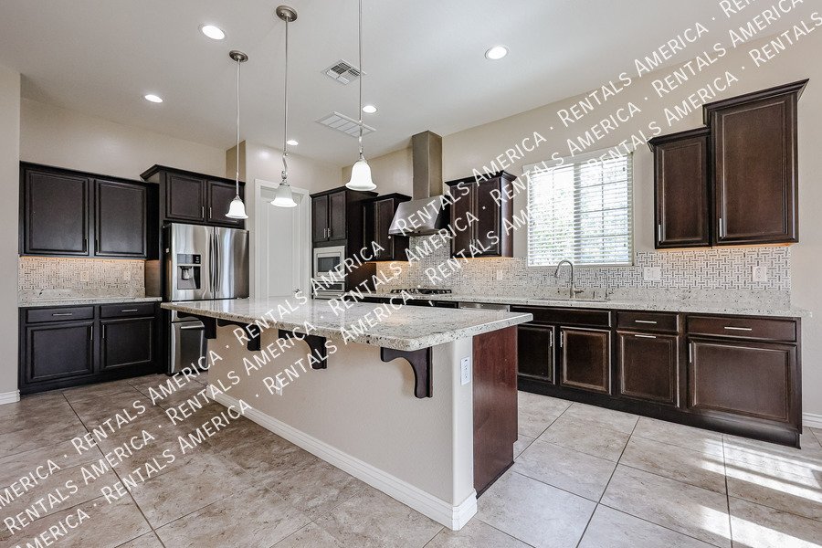 Spacious 4-Bedroom Home with Pool & Home Theater in Layton Lakes property image