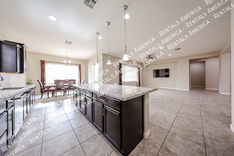 Spacious 4-Bedroom Home with Pool & Home Theater in Layton Lakes property image