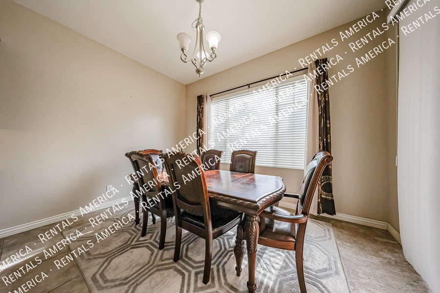 Spacious 4-Bedroom Home with Pool & Home Theater in Layton Lakes property image