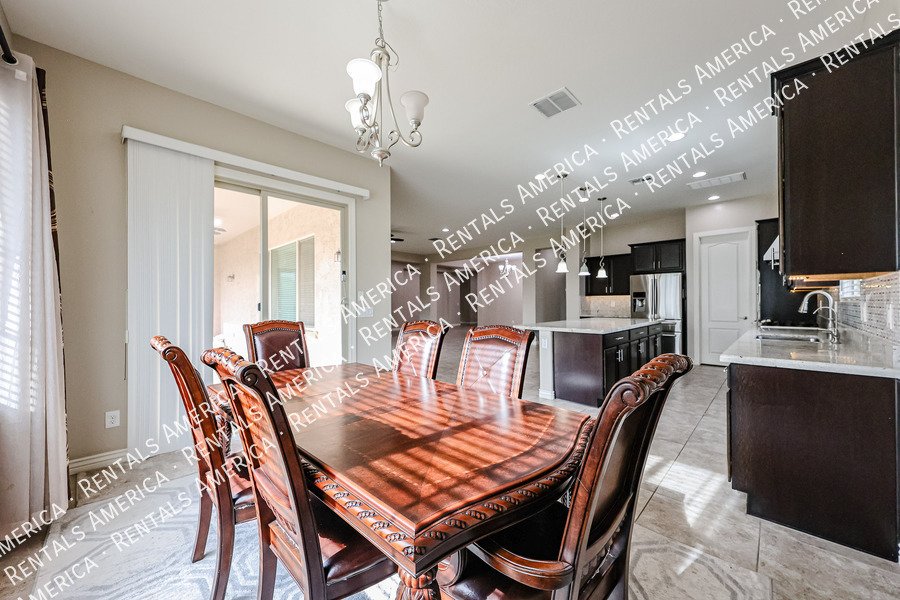 Spacious 4-Bedroom Home with Pool & Home Theater in Layton Lakes property image