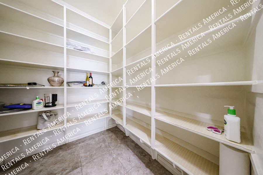 Spacious 4-Bedroom Home with Pool & Home Theater in Layton Lakes property image