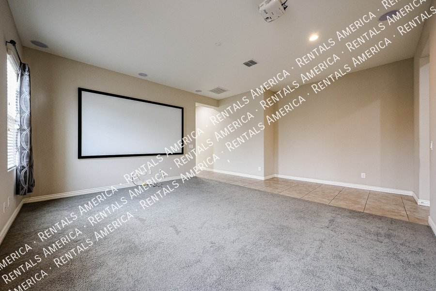 Spacious 4-Bedroom Home with Pool & Home Theater in Layton Lakes property image