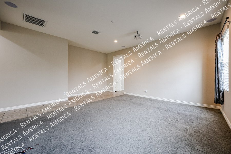 Spacious 4-Bedroom Home with Pool & Home Theater in Layton Lakes property image