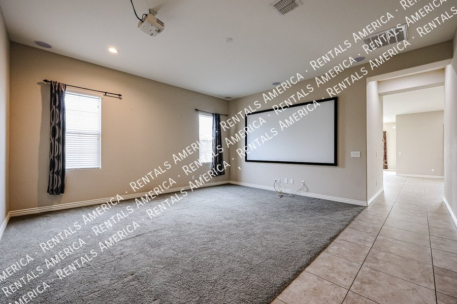 Spacious 4-Bedroom Home with Pool & Home Theater in Layton Lakes property image