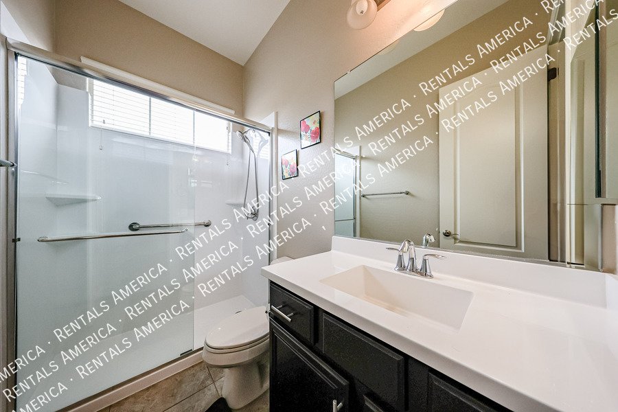 Spacious 4-Bedroom Home with Pool & Home Theater in Layton Lakes property image