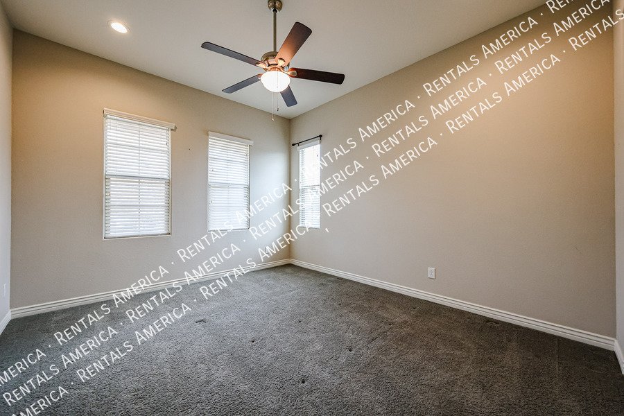 Spacious 4-Bedroom Home with Pool & Home Theater in Layton Lakes property image