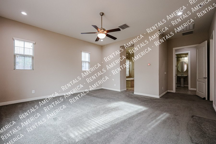 Spacious 4-Bedroom Home with Pool & Home Theater in Layton Lakes property image