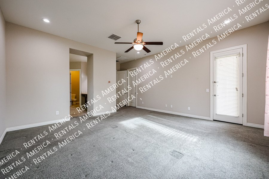 Spacious 4-Bedroom Home with Pool & Home Theater in Layton Lakes property image