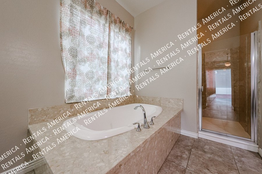 Spacious 4-Bedroom Home with Pool & Home Theater in Layton Lakes property image