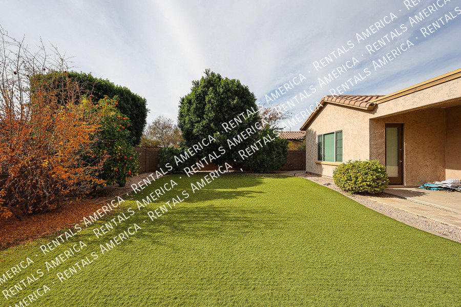 Spacious 4-Bedroom Home with Pool & Home Theater in Layton Lakes property image