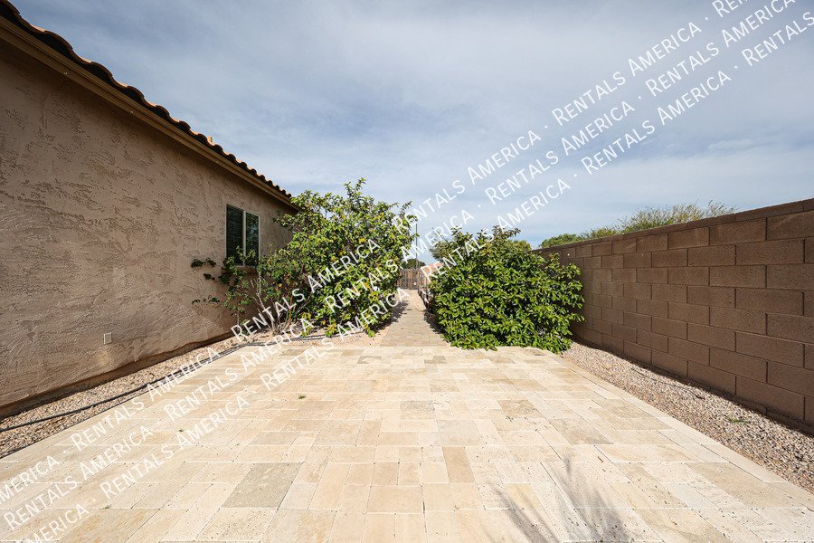 Spacious 4-Bedroom Home with Pool & Home Theater in Layton Lakes property image