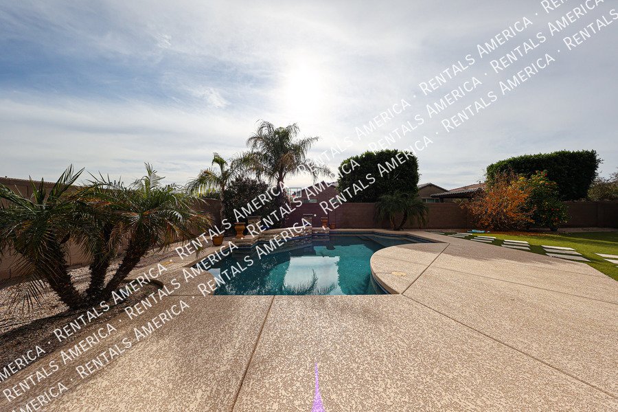 Spacious 4-Bedroom Home with Pool & Home Theater in Layton Lakes property image