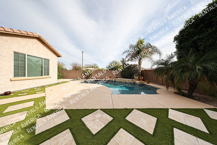 Spacious 4-Bedroom Home with Pool & Home Theater in Layton Lakes property image