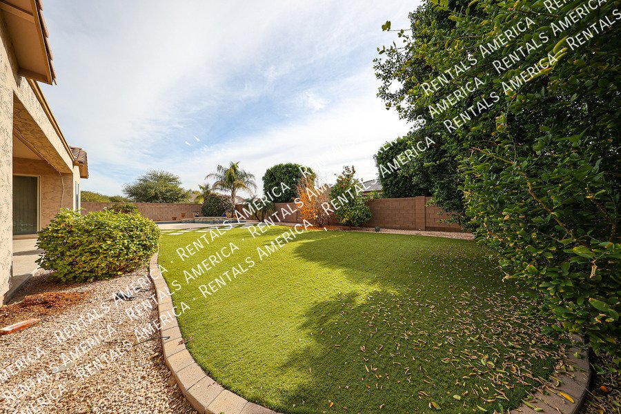 Spacious 4-Bedroom Home with Pool & Home Theater in Layton Lakes property image