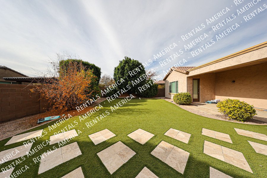 Spacious 4-Bedroom Home with Pool & Home Theater in Layton Lakes property image