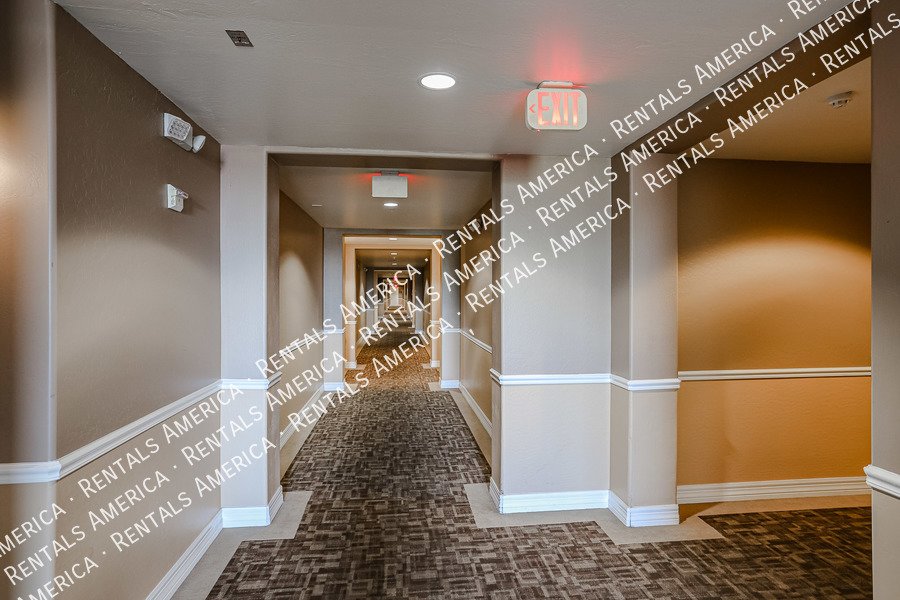 Move In Special! Upscale 2 Bedroom Condo Gated Community property image