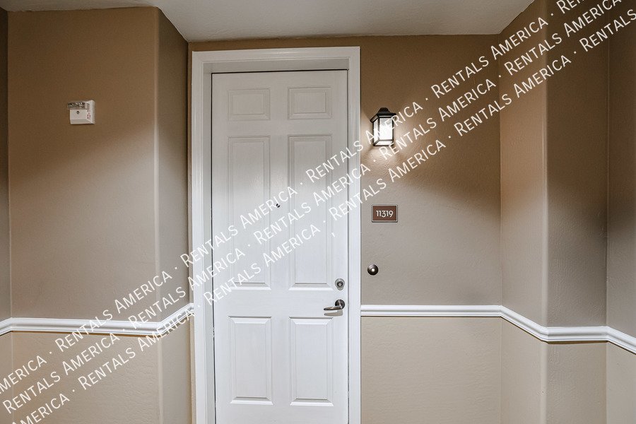 Move In Special! Upscale 2 Bedroom Condo Gated Community property image