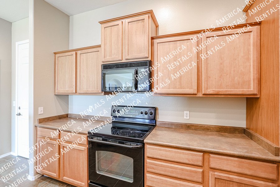 Move In Special! Upscale 2 Bedroom Condo Gated Community property image