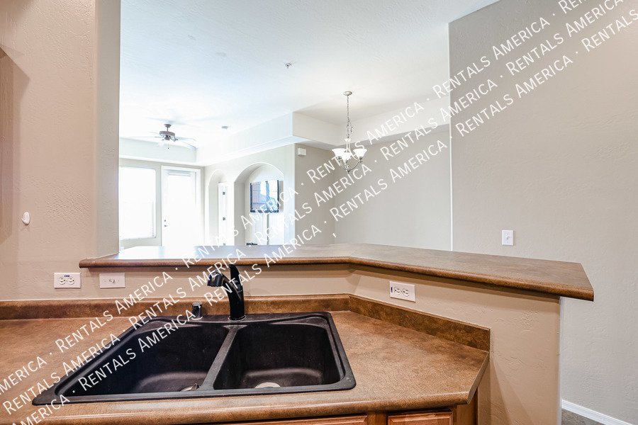 Move In Special! Upscale 2 Bedroom Condo Gated Community property image