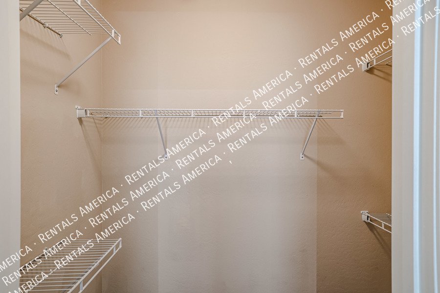 Move In Special! Upscale 2 Bedroom Condo Gated Community property image