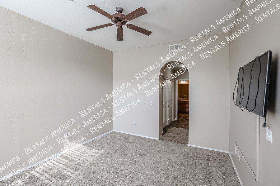 Move In Special! Upscale 2 Bedroom Condo Gated Community property image