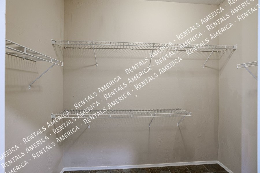 Move In Special! Upscale 2 Bedroom Condo Gated Community property image