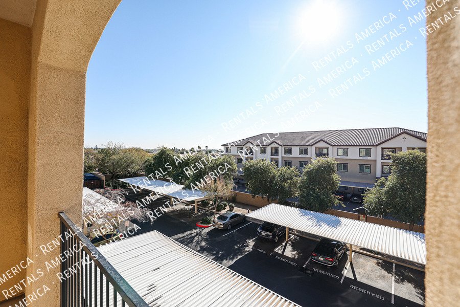 Move In Special! Upscale 2 Bedroom Condo Gated Community property image