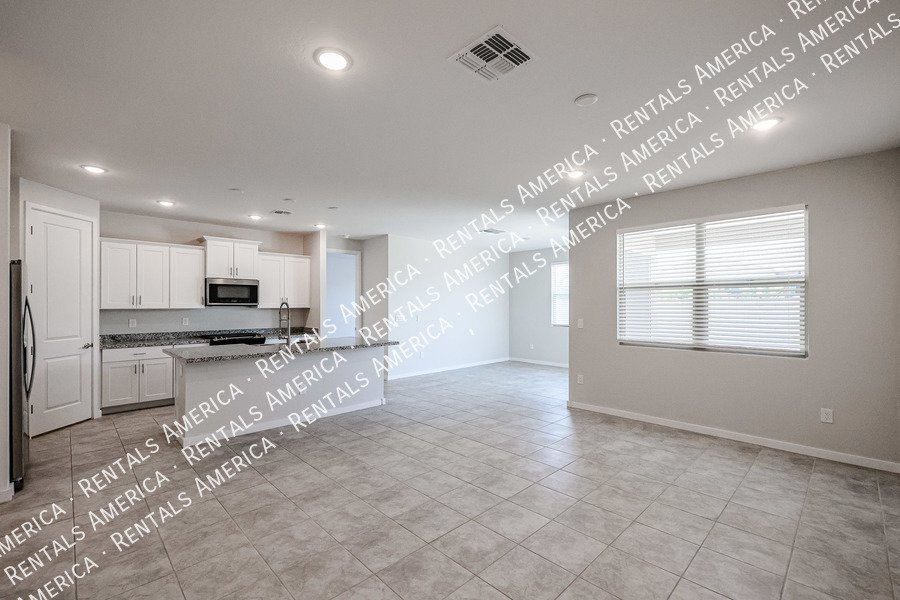 Available! 4 Bedroom 2 bath in Maricopa property image