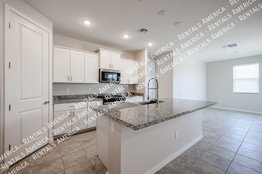 Available! 4 Bedroom 2 bath in Maricopa property image