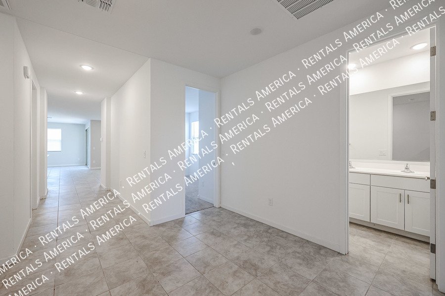 Available! 4 Bedroom 2 bath in Maricopa property image