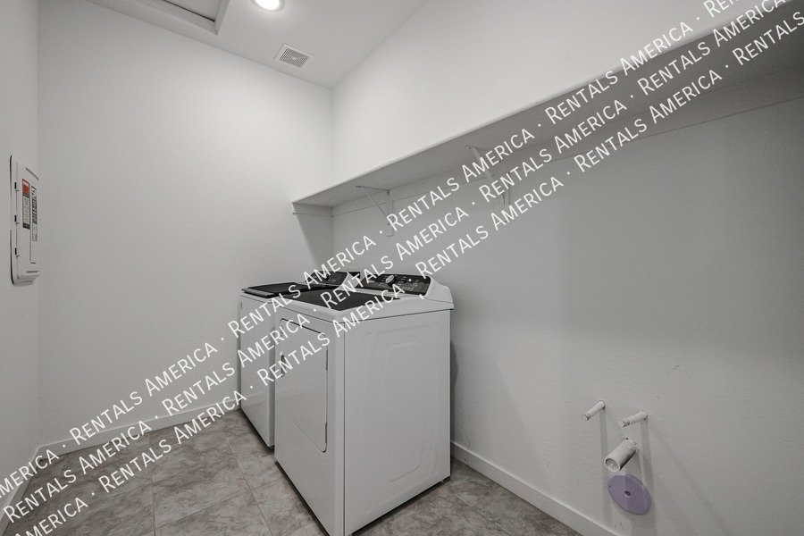 Available! 4 Bedroom 2 bath in Maricopa property image