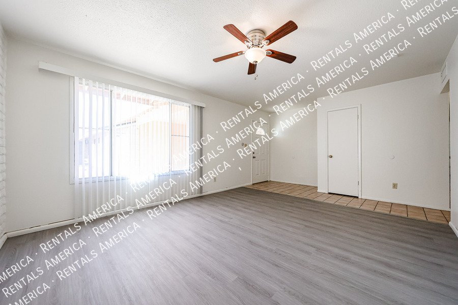 Available! 3 bed 2 bath Nice Yard Tempe property image