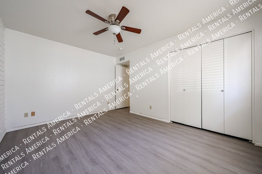 Available! 3 bed 2 bath Nice Yard Tempe property image