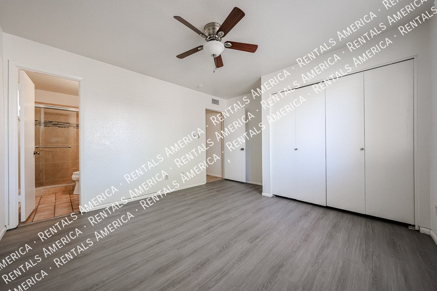 Available! 3 bed 2 bath Nice Yard Tempe property image