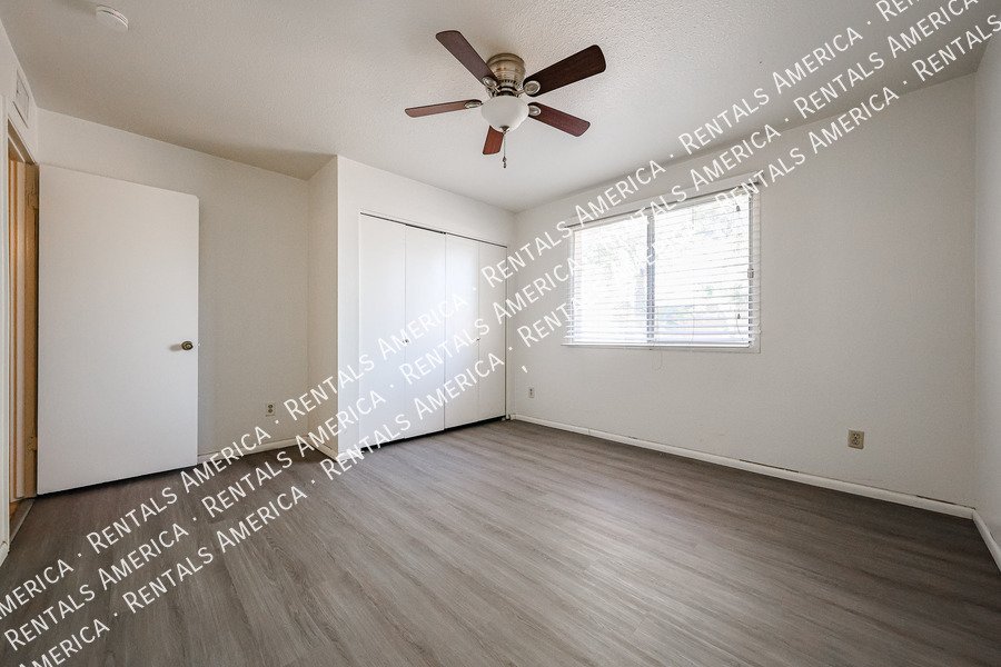 Available! 3 bed 2 bath Nice Yard Tempe property image