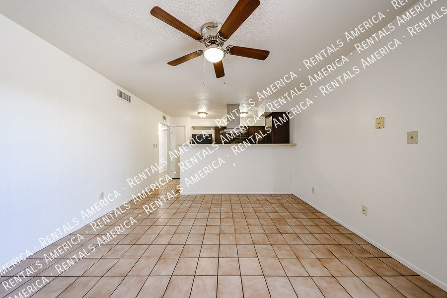 Available! 3 bed 2 bath Nice Yard Tempe property image